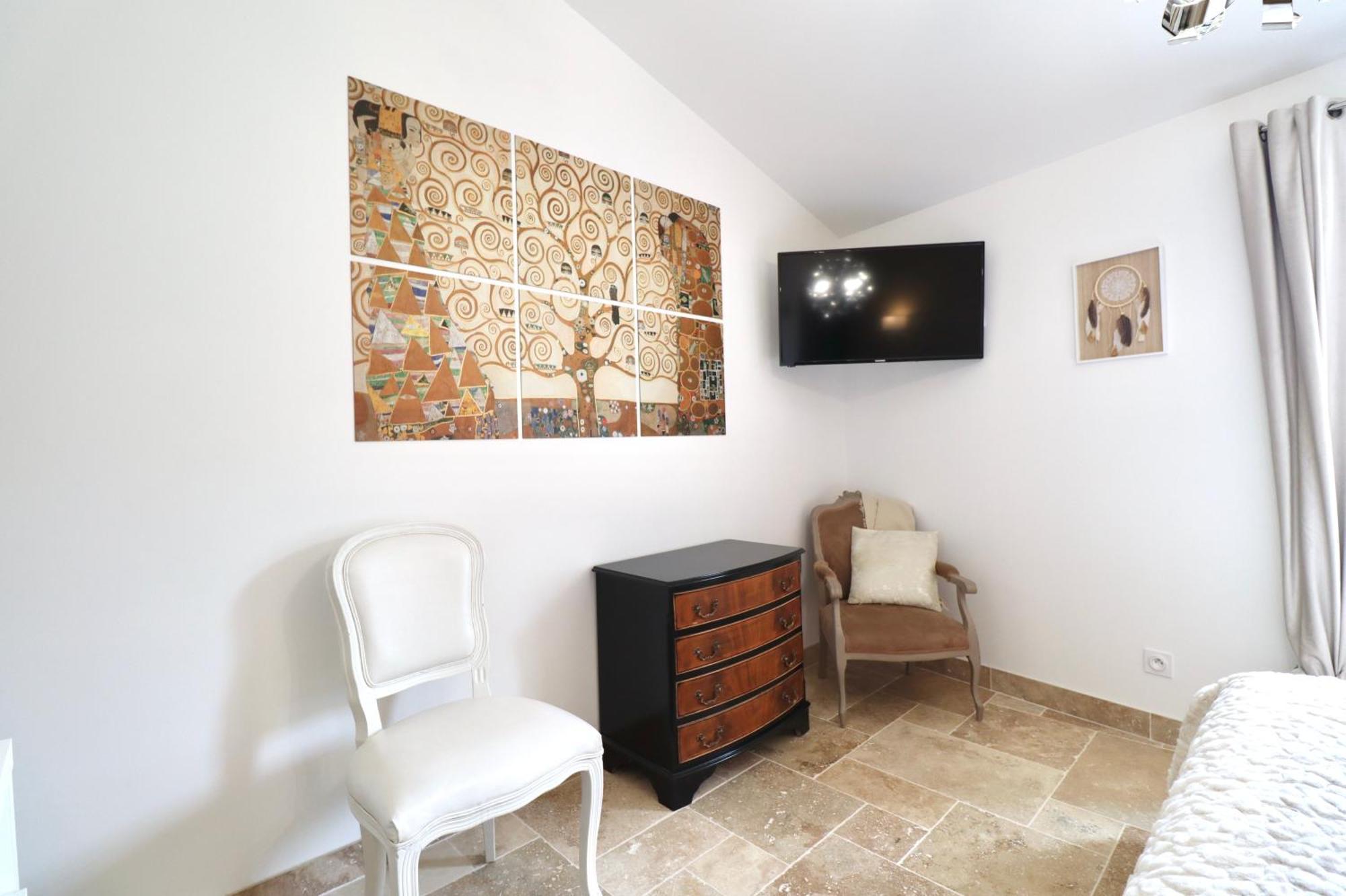 Chambres D'Hotes Avec Jacuzzi Et Piscine Au Mas De Cadoule Saint-Just  Room photo