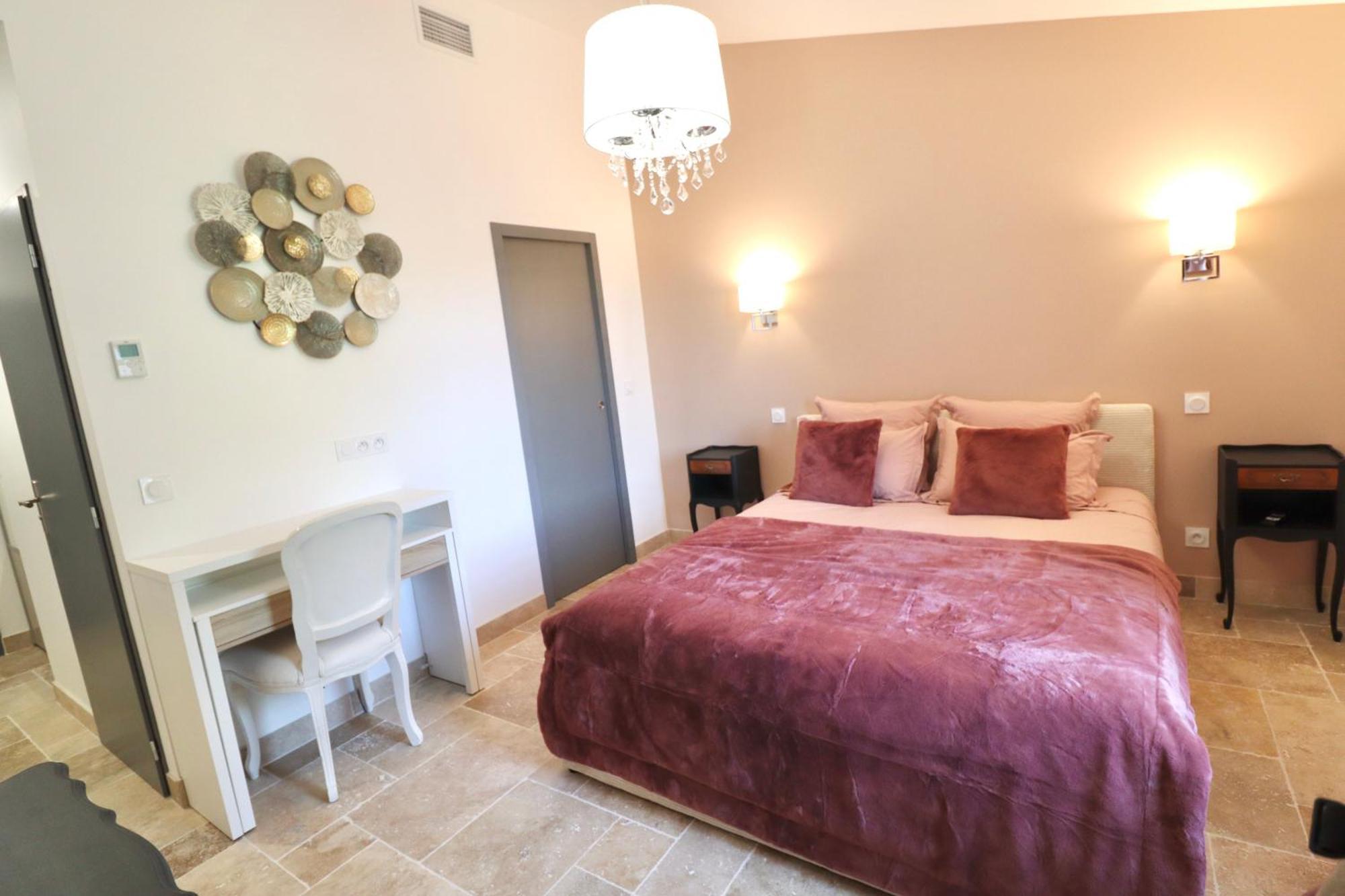 Chambres D'Hotes Avec Jacuzzi Et Piscine Au Mas De Cadoule Saint-Just  Room photo
